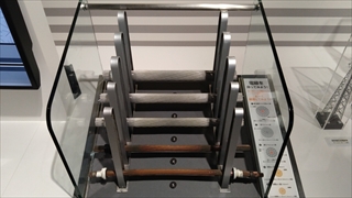 でんきの科学館・3Fケーブル重さ比べ